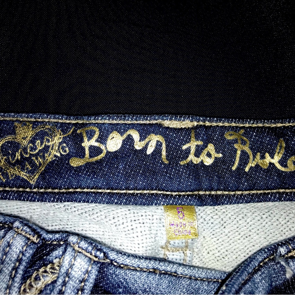 Vera Wang skinny jeans, born to rule. soft, only worn a few times. Very comfy.